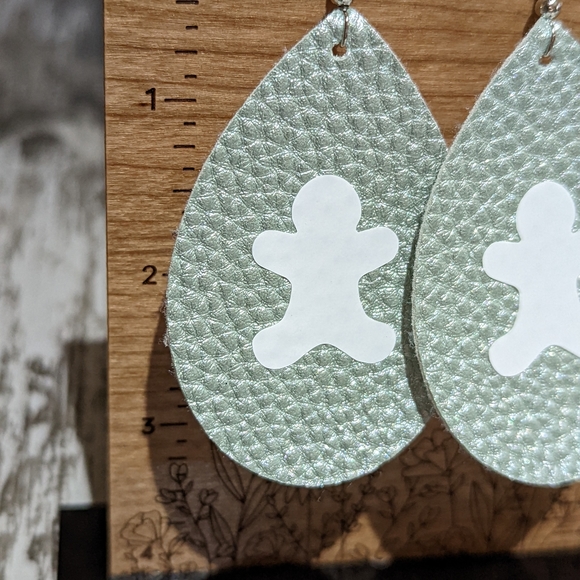 3 for $6 Item: Gingerbread Man Earrings NEW! - Picture 2 of 5